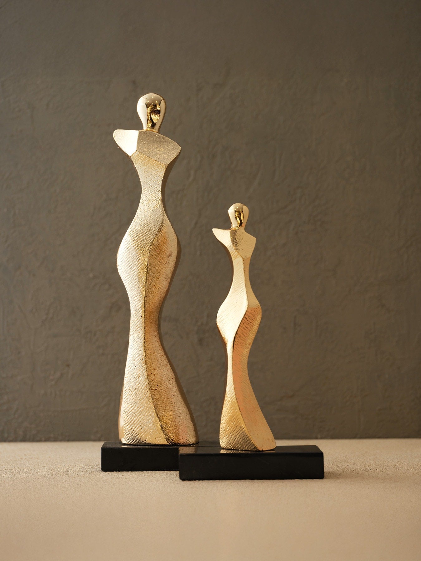 Marleth.co el yapımı dekoratif modelleri lüks pirinç kadın büst dekor büyük boy 48cm yükseklik heykelsi modern salon aksesuarları konsol objeleri taş dekor ve murano cam kanca dekor siyah kombinli lüks ev dekorasyonu