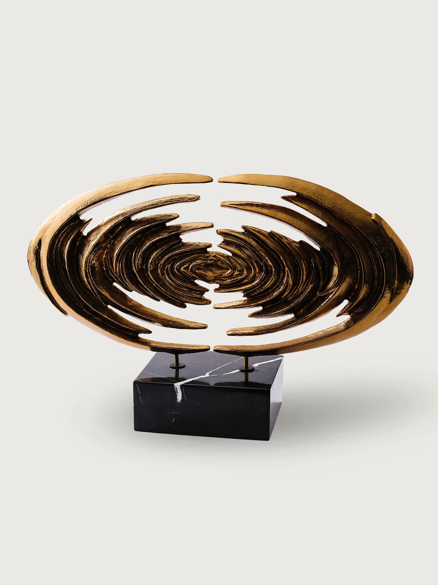 Marleth.co el yapımı venüs dekoratif büyük obje metal yatay heykel lüks salon aksesuarları orta sehpa üstü dev heykel brütalist mimari tasarım 72 cm genişliğinde modern heykel