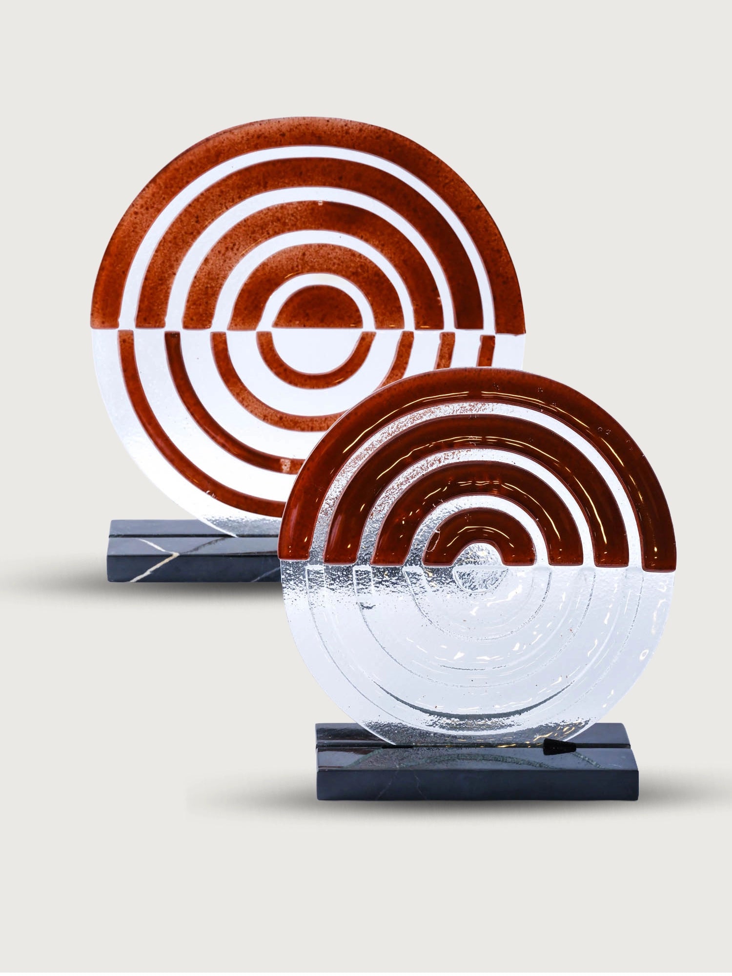 Marleth.co el yapımı merkezinde halka açıklığı bulunan büyük boy şeffaf cam disk tasarım obje