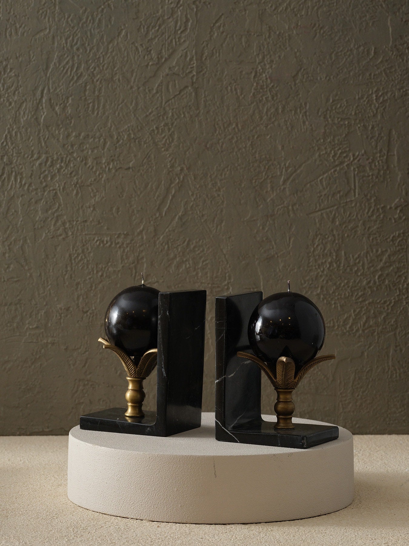 Lotuslu Kitap Tutucu