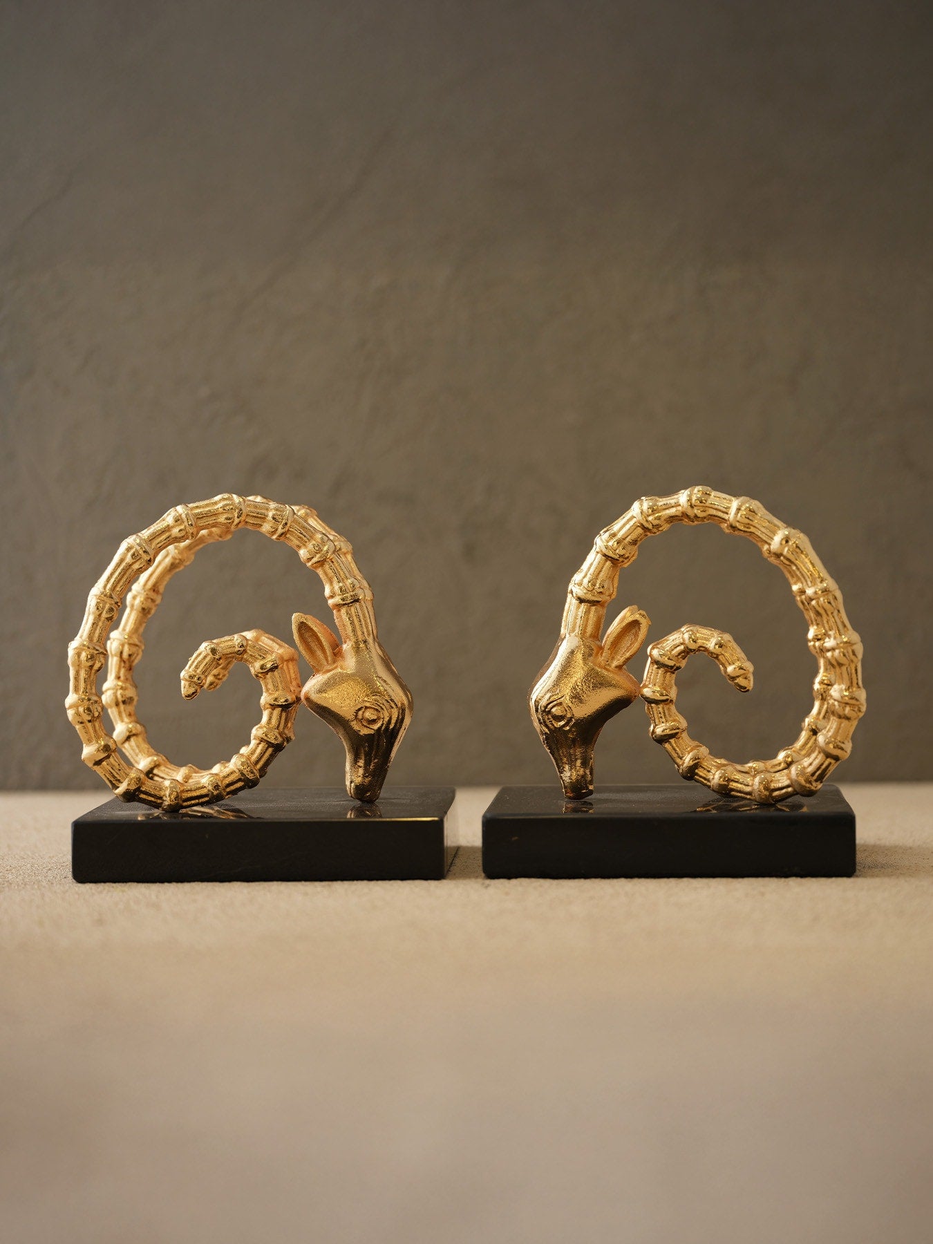 Koç Başı Kitap Tutucu