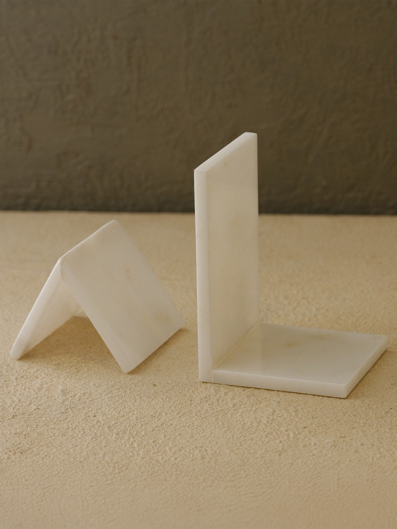 Geometrik Kitap Tutucu