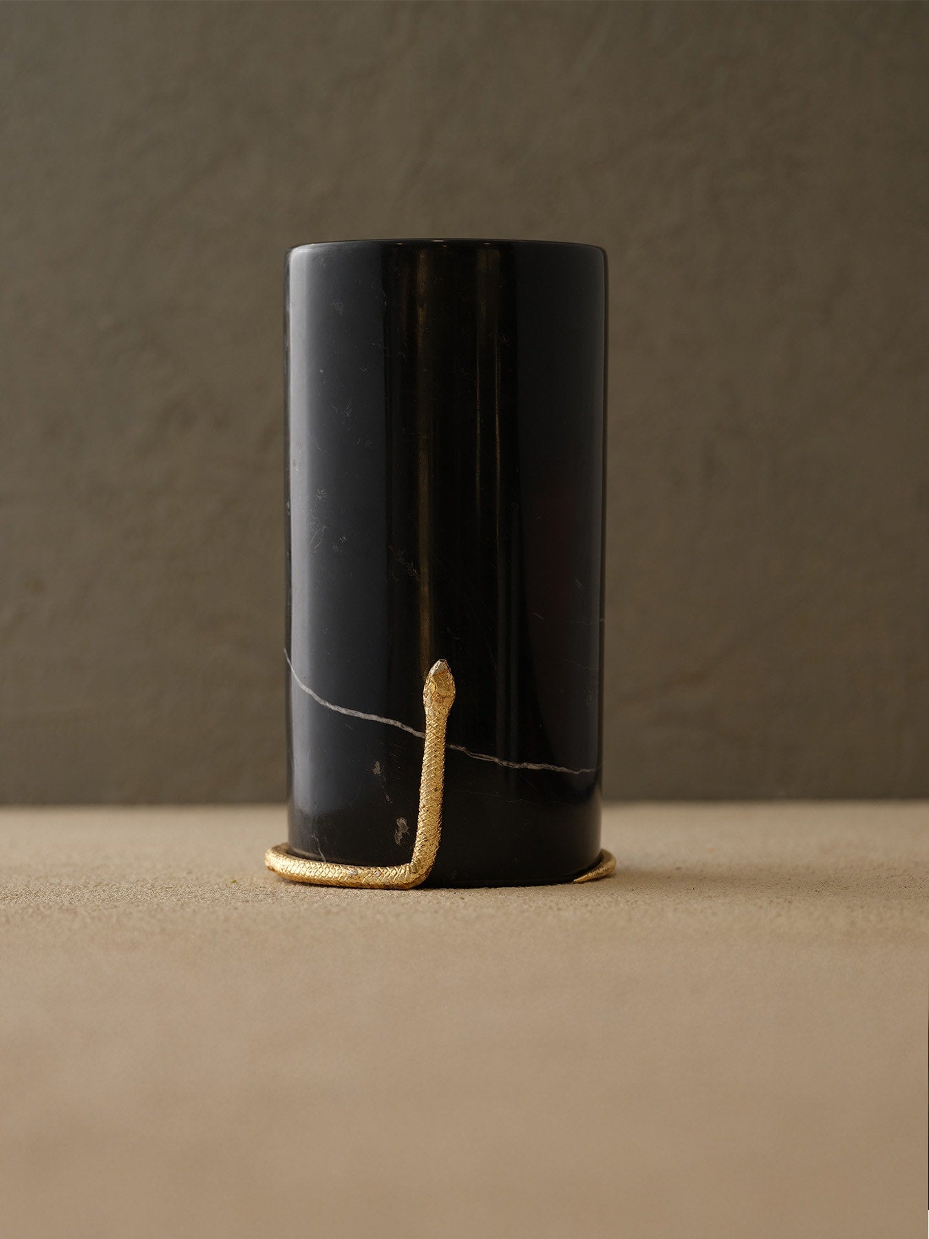 Pirinç Yılan Alt Çemberli Vazo