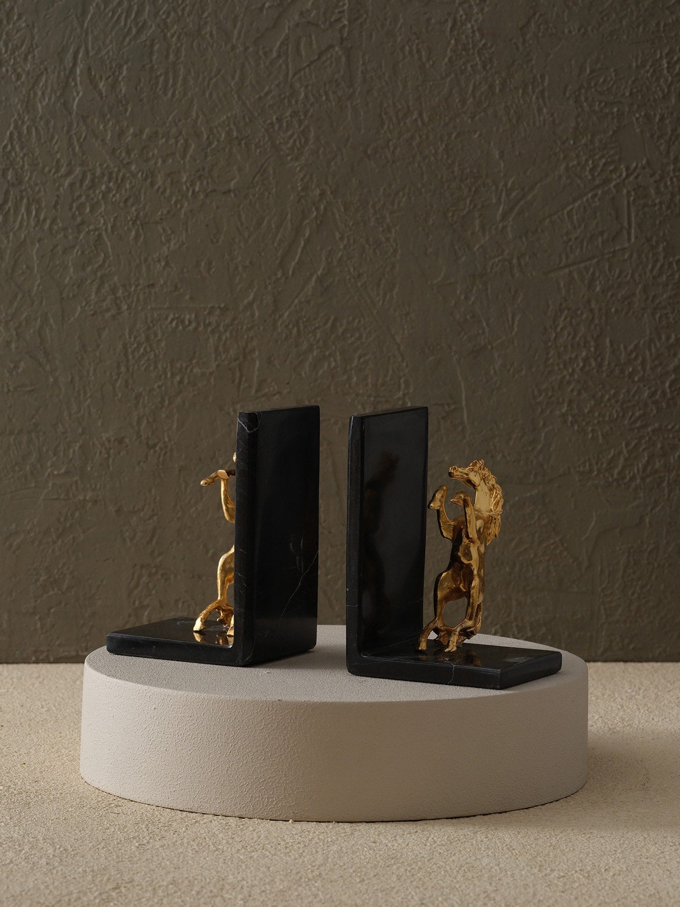 Şahlanan At'lı Kitap Tutucu