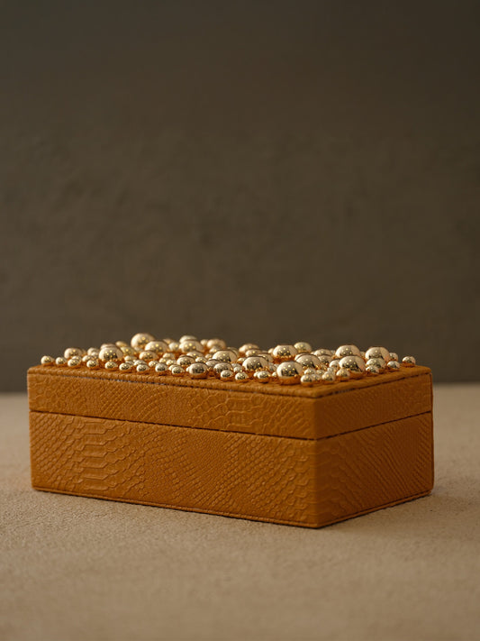 Pirinç Boncuklu Deri Kutu-Hardal