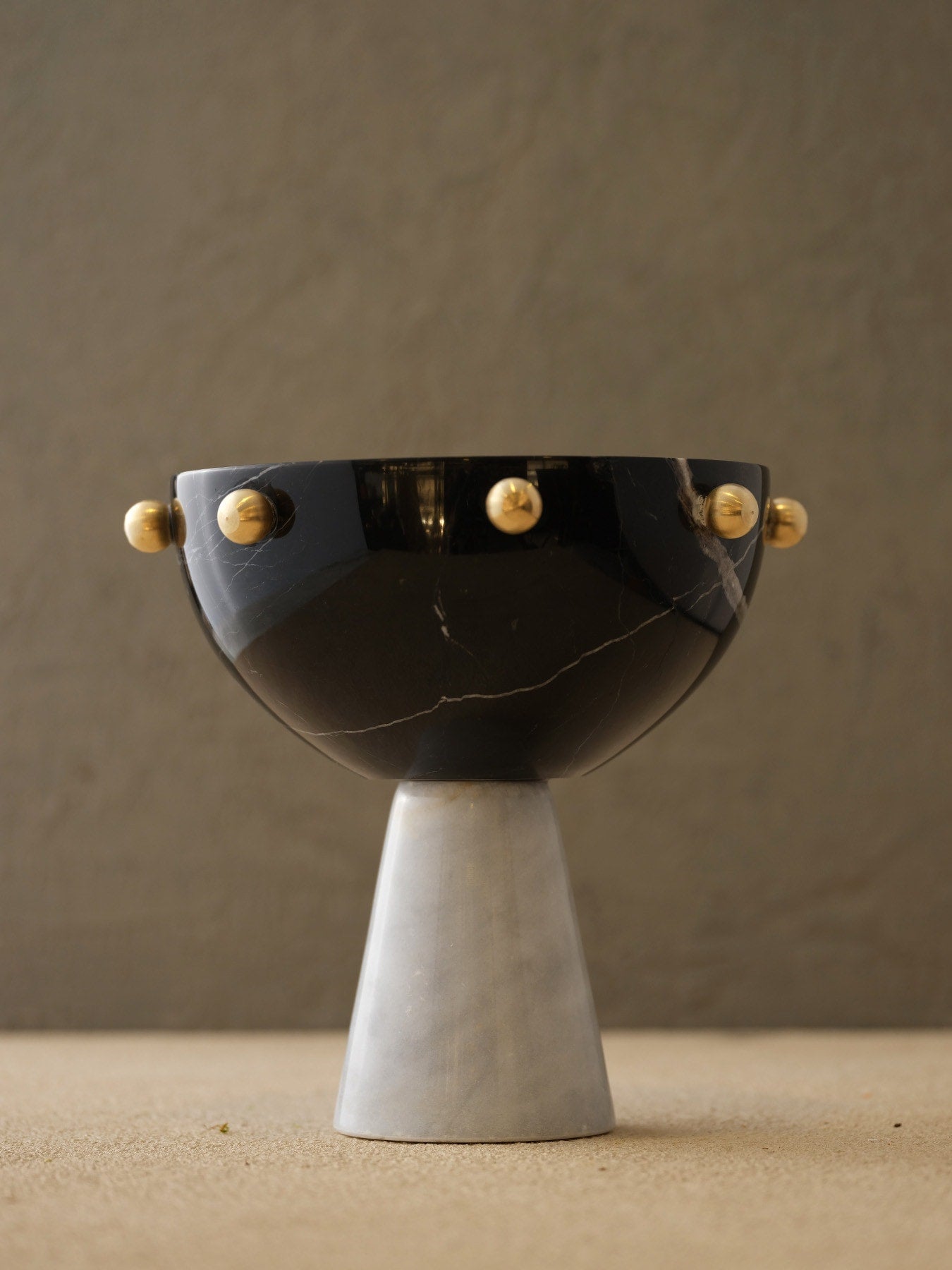 Mermer Ayaklı Hun Çanak