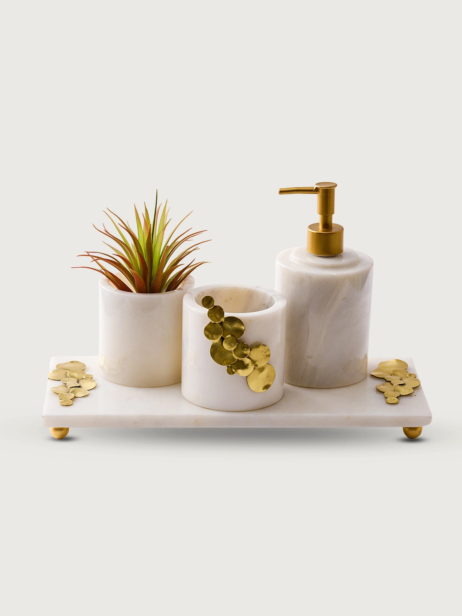 Marleth.co standart boy el yapımı mat siyah metal banyo seti tepsili sıvı sabunluk kapaklı pamukluk kutu diş fırçalık lanyo aksesuarları brütalist tezgah üstü düzenleyici mimari tasarım obje premium spa banyo takımı