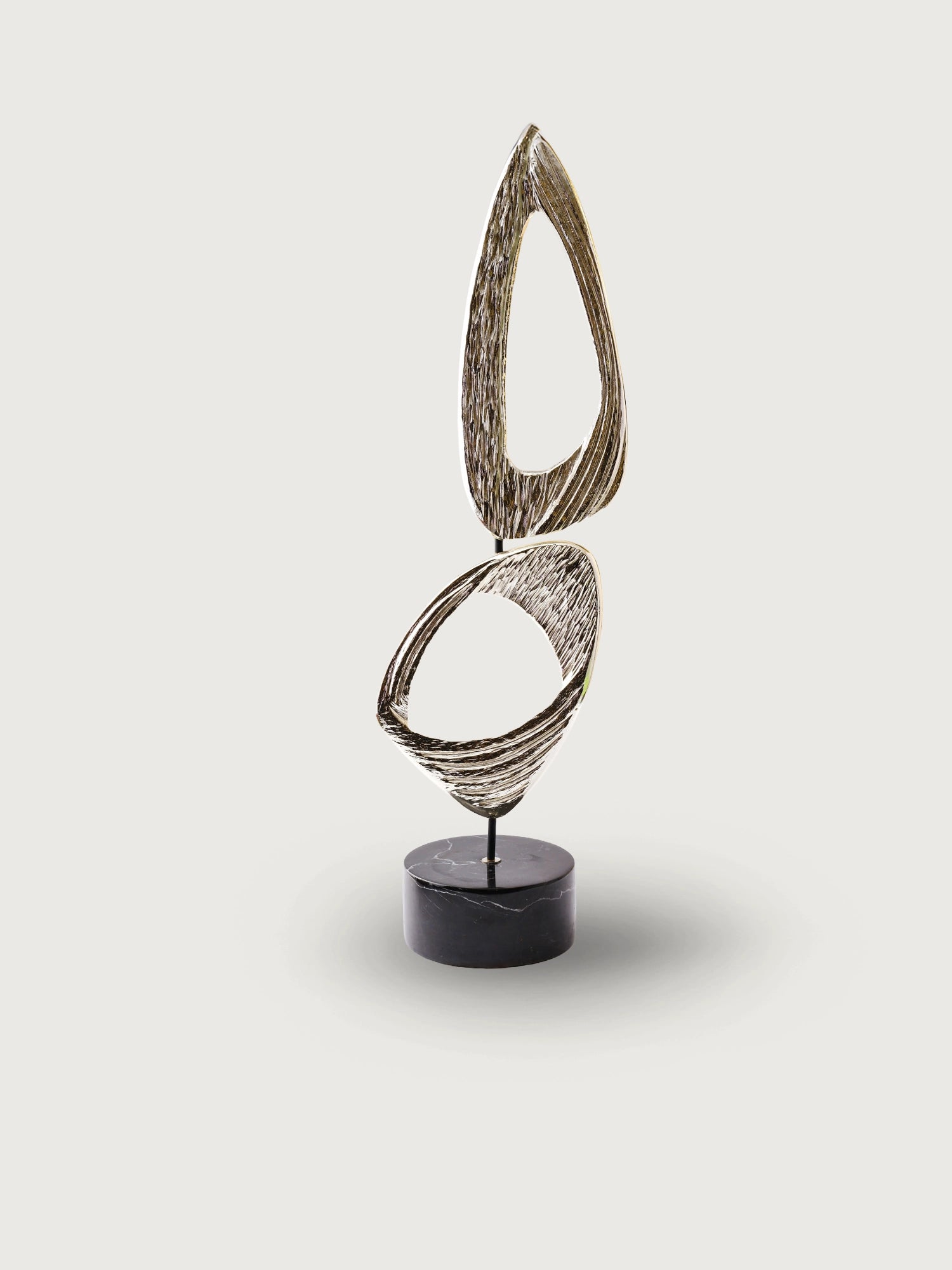 Marleth.co el yapımı XL layni dekoratif büyük obje metal dikey heykel lüks salon aksesuarları zemin üstü büyük heykel brütalist mimari tasarım 81 cm boyunda modern heykel