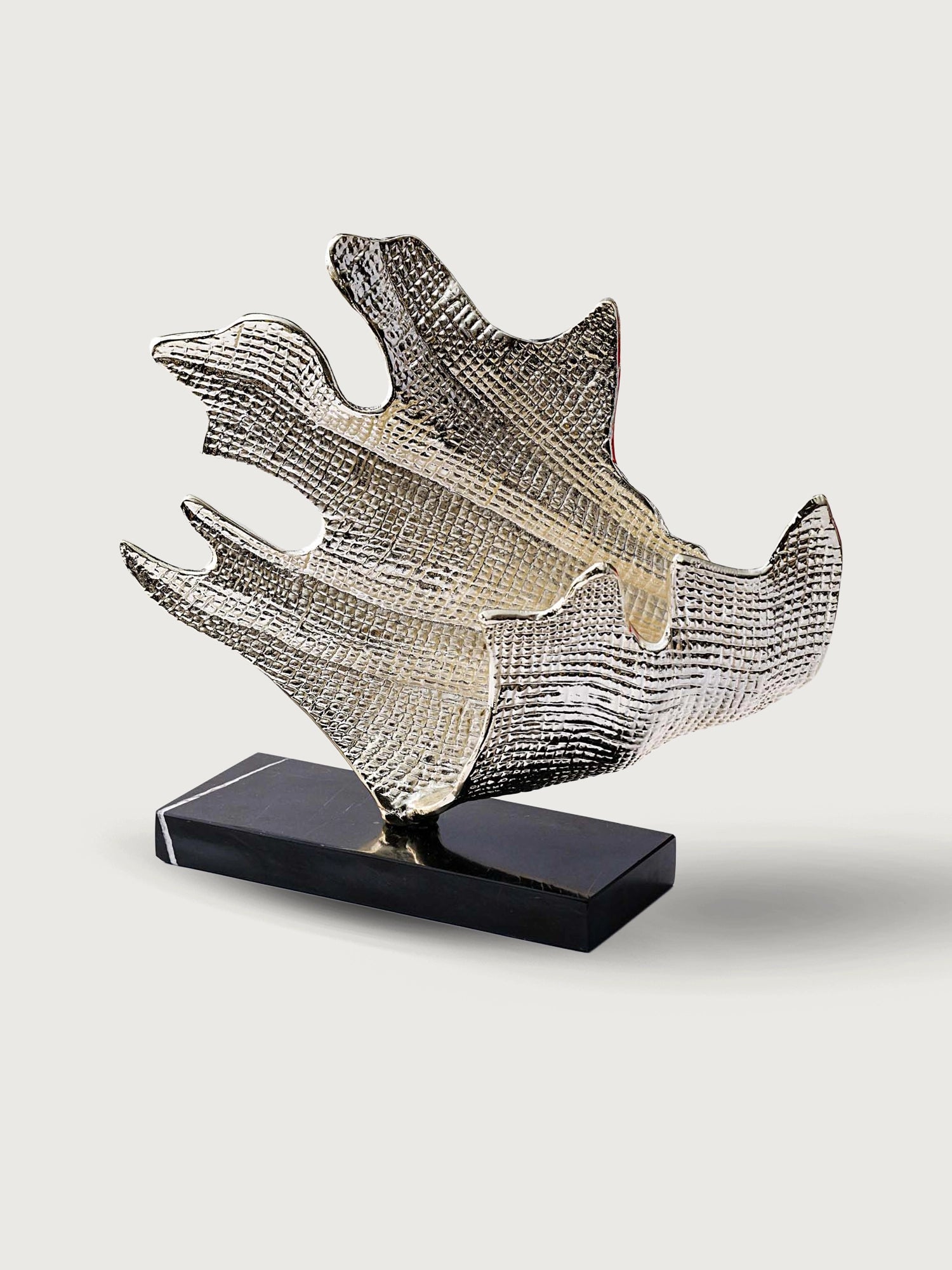Marleth.co el yapımı yeni rüzgar dekoratif obje metal amorf heykel lüks salon aksesuarları modern orta sehpa dekoru brütalist mimari tasarım obje endüstriyel soyut tasarım heykel